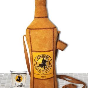 Cachaça Chico Mineiro Ouro Couro com Copinho 900 ml